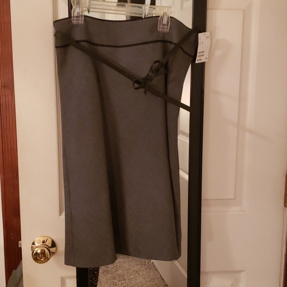 Grey a line skirt - Picture 1 of 3